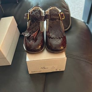 Walking hard bottom walking shoes size 7